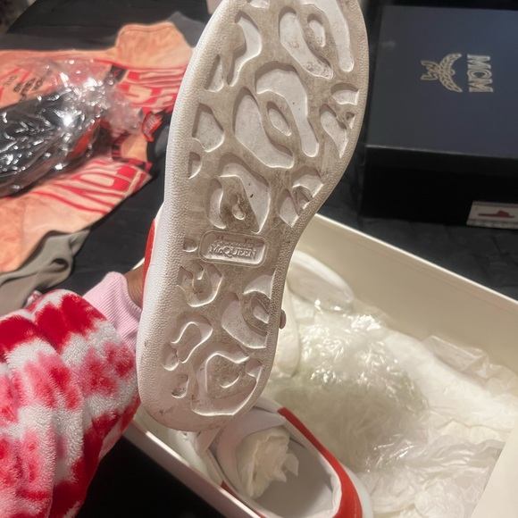 Stylish White and Red Women's Sneakers - Picture 3 of 6